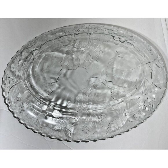 Anchor Hocking 18" Oval Glass Platter with Blackberry Motif - Great Condition - Picture 5 of 10